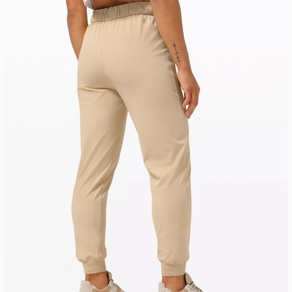 Trench stretch high-rise joggers full length - Picture 2 of 9